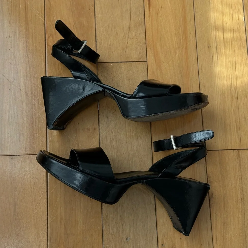 Prada Women's Glossy Black Sandals - Picture 3 of 8